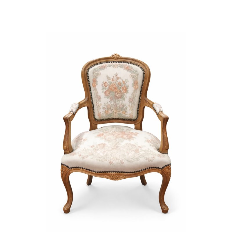 Dřevěné čalouněné křeslo k zapůjčení