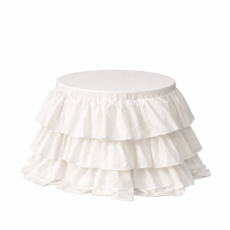 Bílý kulatý ubrus s volány k zapůjčení na svatby a events